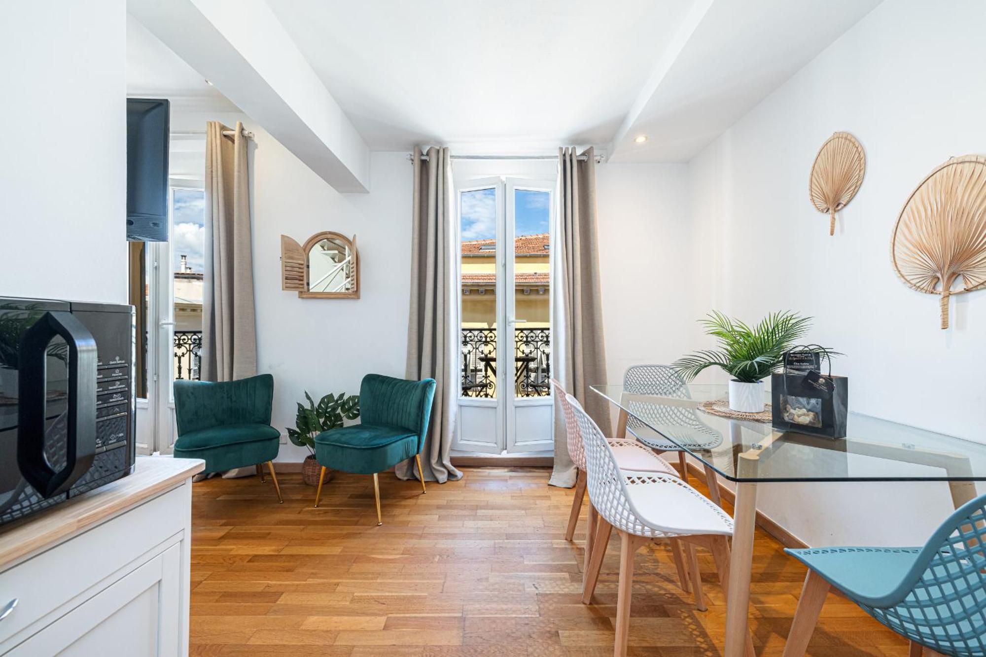 Massena Street - 1 Bdr Duplex With Ac & Parking Lejlighed Nice Eksteriør billede
