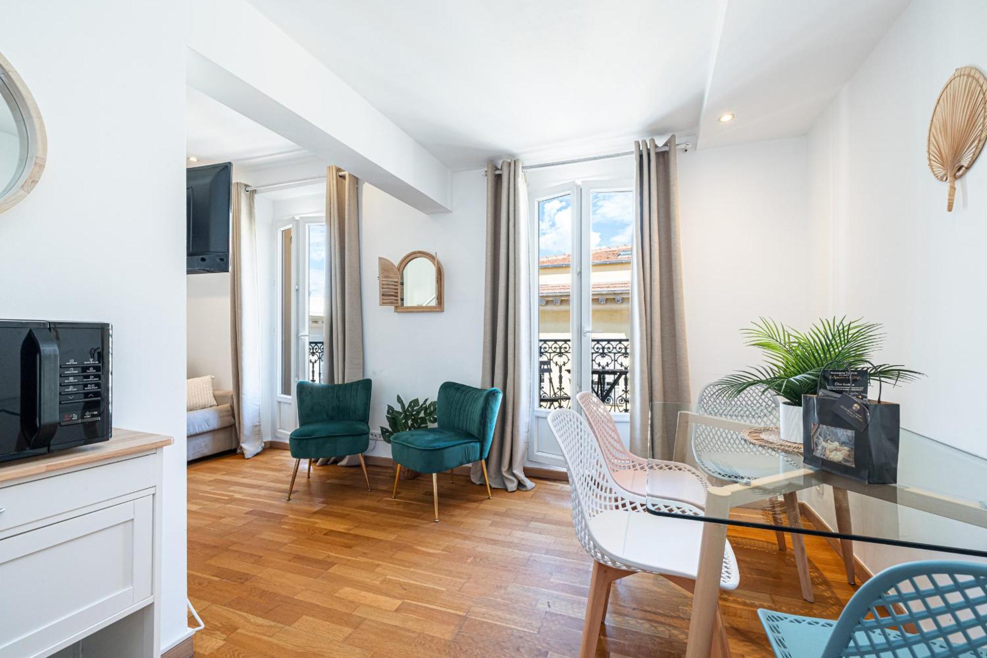 Massena Street - 1 Bdr Duplex With Ac & Parking Lejlighed Nice Eksteriør billede