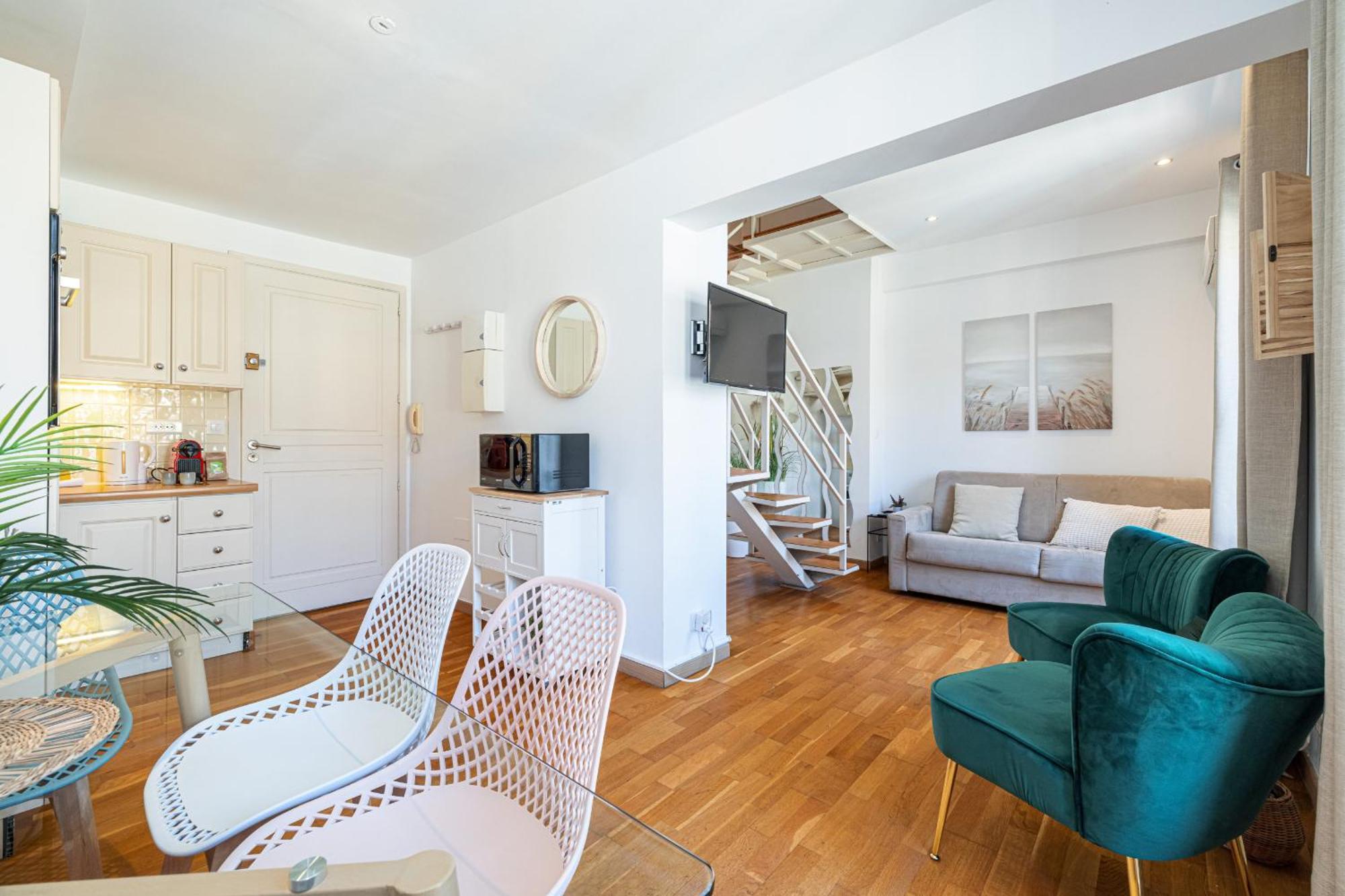 Massena Street - 1 Bdr Duplex With Ac & Parking Lejlighed Nice Eksteriør billede