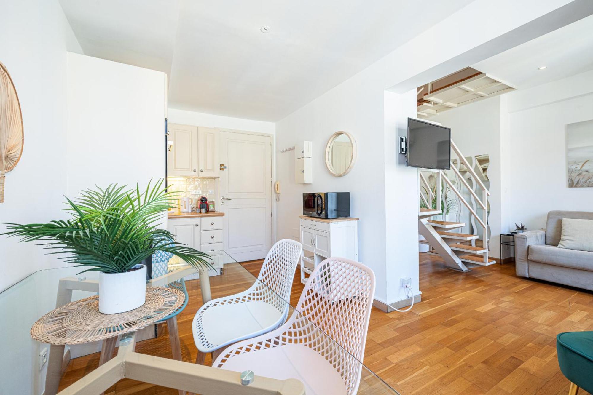 Massena Street - 1 Bdr Duplex With Ac & Parking Lejlighed Nice Eksteriør billede