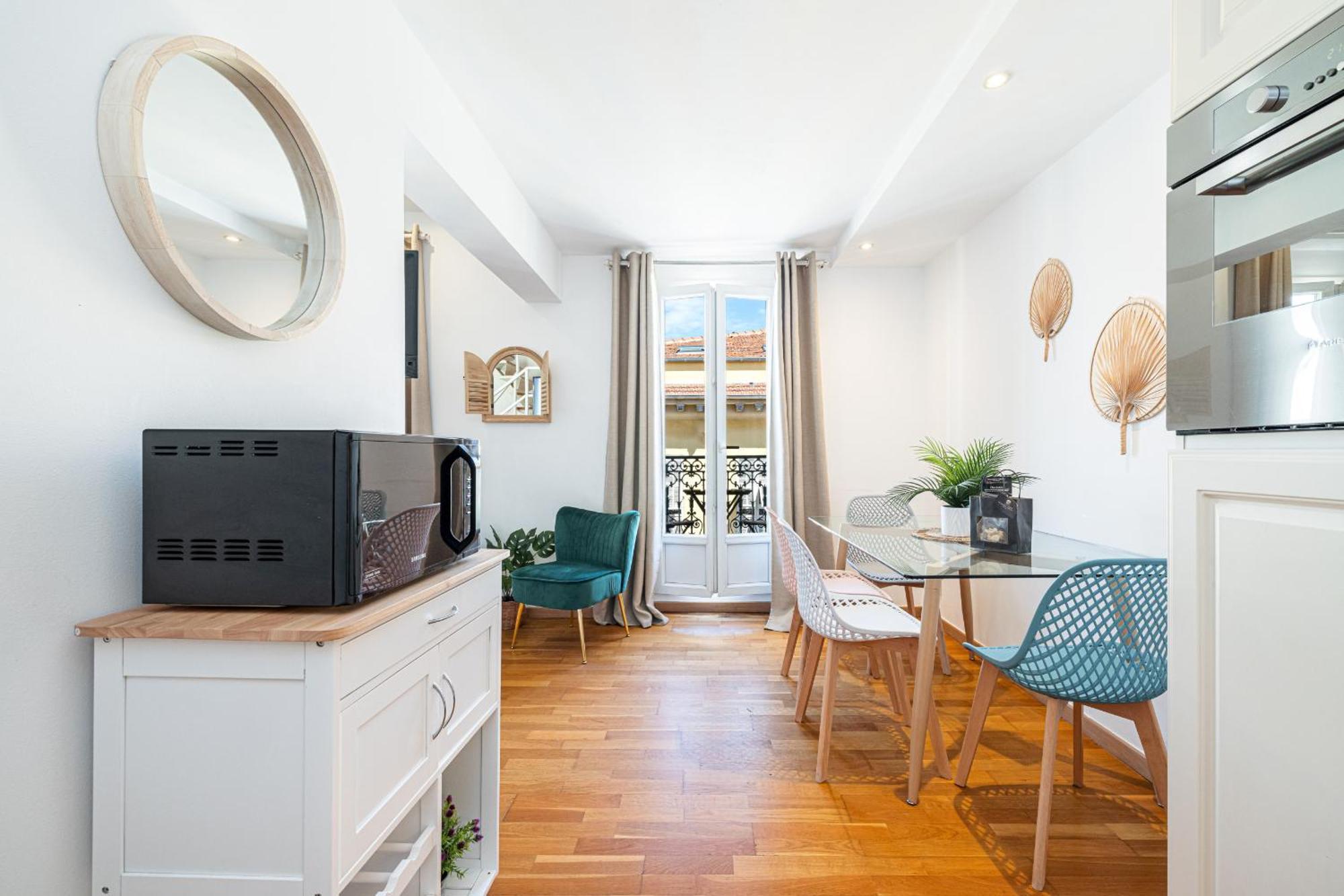 Massena Street - 1 Bdr Duplex With Ac & Parking Lejlighed Nice Eksteriør billede